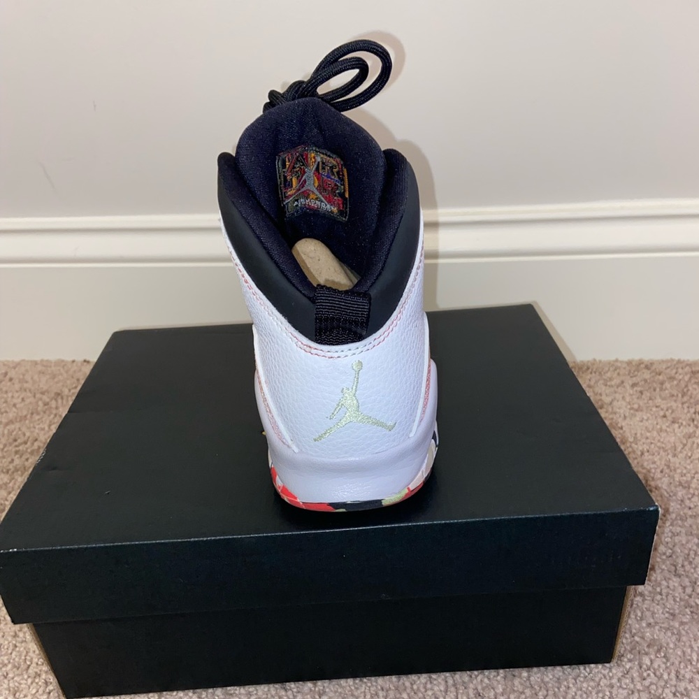 Air Jordan 10 Retro SE Barely Volt - Picture 6 of 8